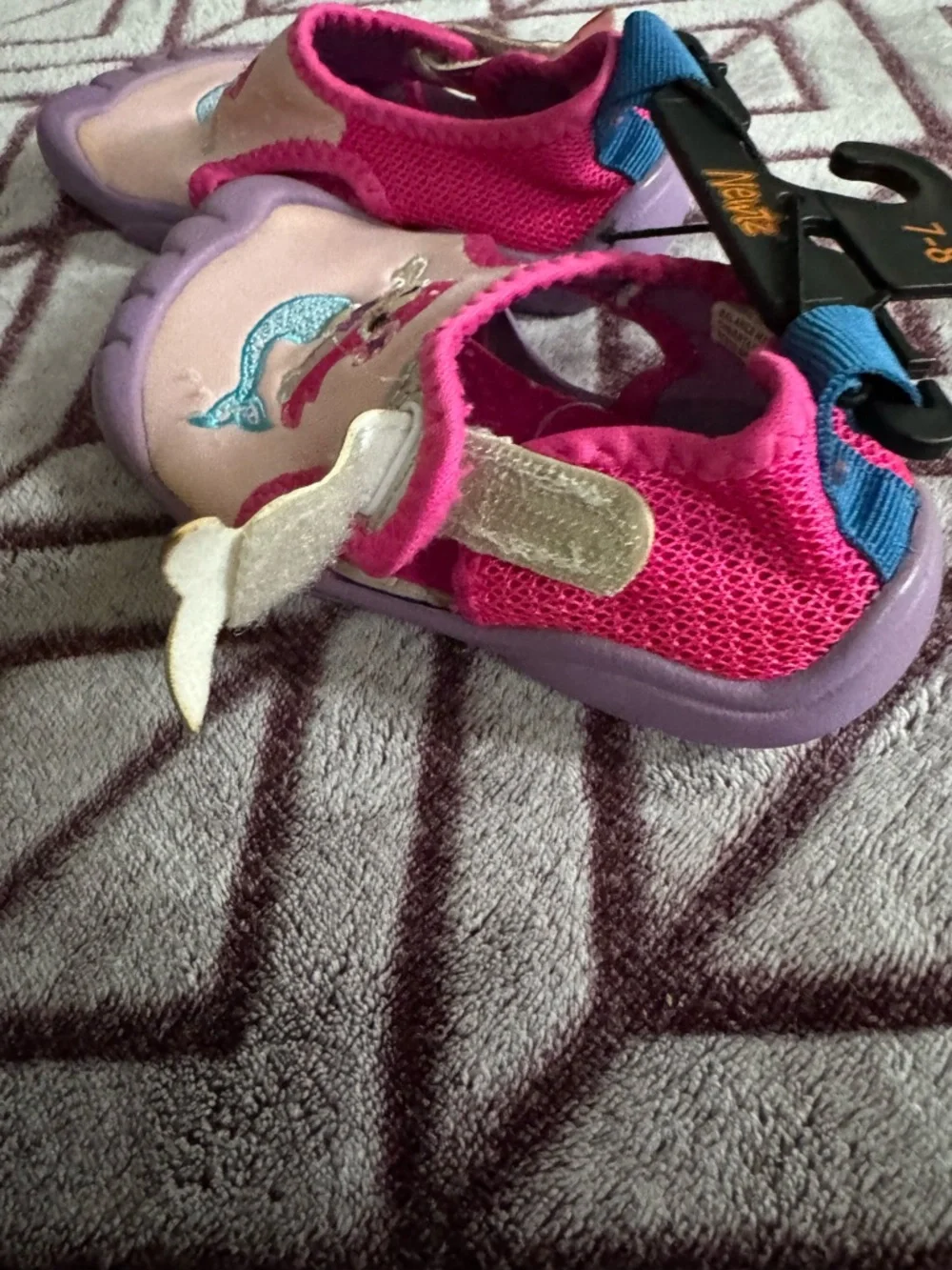 Newtz Mermaid Water Shoes Velcro Pink/Purple Holographic Size 7/8 Toddler Girls